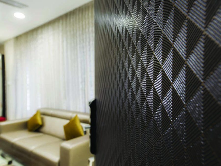 Bonded metal wall in a diamond pattern