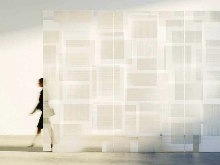 ViviGraphix Gradiance glass screen in a lobby
